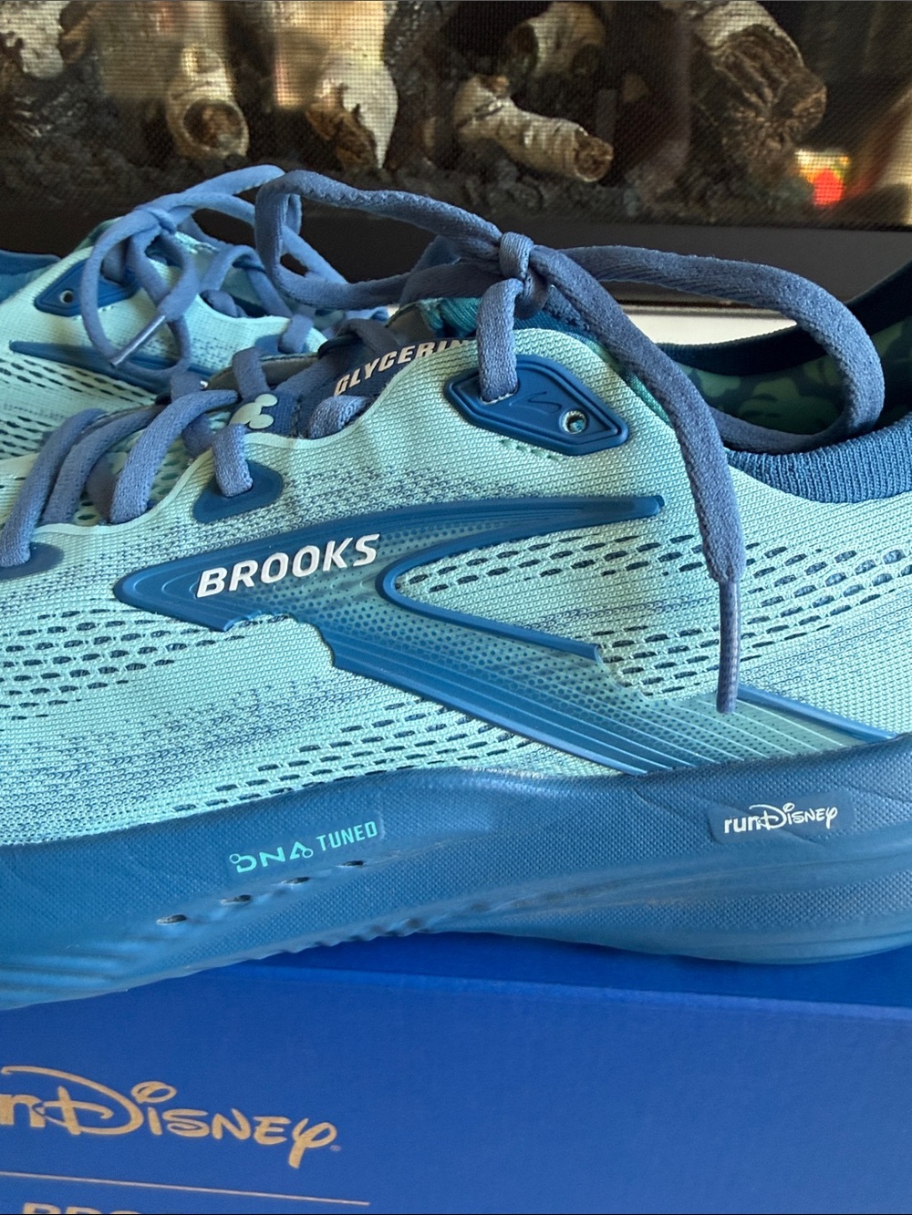 Brooks Men’s Glycerin RunDisney Stitch Running Shoes Size 11 Like New - Picture 4 of 9